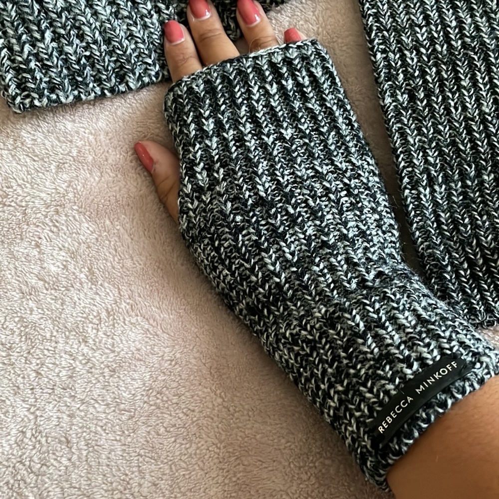 REBECCA MINKOFF- hat and fingerless glove set - Picture 5 of 6